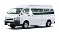 トヨタ・ハイエース。ハイルーフだとルーフキャリアがつかないので避ける向きもある。