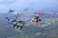 2004年のイベント。向かって左からA-10、F-86、P-38、P-51。　(c) Getty Images