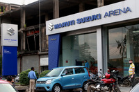 インド、コルカタ市内のスズキ販売店