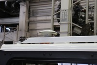 RTK-GNSSのアンテナ。数センチ単位の測位と制御を実現