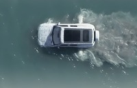 BYD 仰望のオフロードSUV「U8」（プロトタイプ。水上テスト走行の様子）