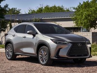 レクサス NX 新型のハイブリッド（北米仕様）