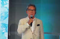 シンポジウムのモデレーターは国際モータージャーナリストの清水和夫氏が務めた
