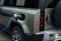 ランドローバー・ディフェンダー のPHEV「P400e」（参考）
