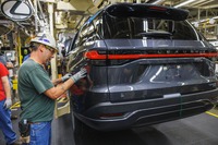 トヨタ自動車の米国インディアナ工場で生産を開始した レクサス TX