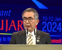 スピーチする鈴木社長