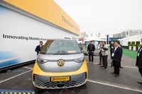 グーグル・クラウドの生成AI搭載のコンチネンタルの次世代スマートコックピットのデモをVW ID.Buzzで実施（CES 2024）