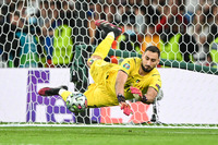 UEFA EURO 2020決勝、イタリア対イングランド戦はPK戦になる。ゴールを死守するイタリアのジャンルイジ・ドンナルンマ