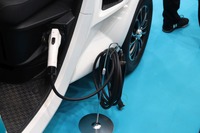 EV用と同じAC充電ケーブルで車体からも充電可能