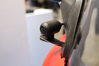 防塵・防水性能を備える通信型ドライブレコーダーのバイクへの取り付け例