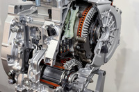 新型アコードに搭載される平行軸配置2モーター内蔵電気式CVT（カットモデル）