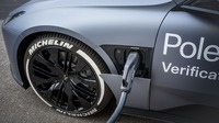 ポールスター5のプロトタイプによる急速充電のデモンストレーション