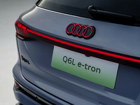 アウディ Q6L e-tron