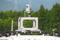 ユースケース4：実験車両のルーフには全周囲を見通せる1基のLiDARが装備されていた