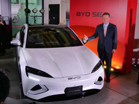「シール」とBYD Auto Japan 東福寺厚樹 代表取締役社長