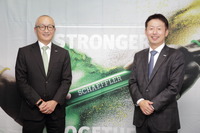シェフラージャパン 代表取締役 CEO 田中昌一氏（左）と、自動車事業部E-モビリティディビジョン バイスプレジデント 齋藤岳士氏（右）
