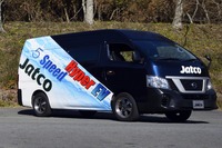 5速ATを搭載した商用バンEV（キャラバン パラメディック）