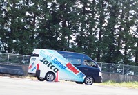 5速ATを搭載した商用バンEV（キャラバン パラメディック）