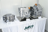 （左から）開発中の超小型eアクスル、電気自動車用ドライブユニット「3-in-1」、e-POWER用ドライブユニット 「5-in-1」