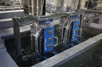 スズキが船外機のエンジン部品に耐食性のアルマイト処理を施す新技術を開発