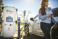 米トヨタが「EVgo」と共同の急速充電ステーションを初稼働