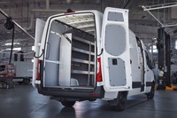 メルセデスベンツが商用車のカスタマイズ手続きを効率化し米国のディーラーで注文可能に