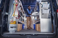 メルセデスベンツが商用車のカスタマイズ手続きを効率化し米国のディーラーで注文可能に