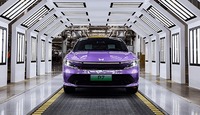 広汽ホンダが新エネルギー車工場の稼働式を行い、新型EV『P7』の生産を開始
