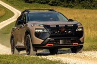 2025年：北米市場で日産ローグPHEVを供給する予定。写真は現行