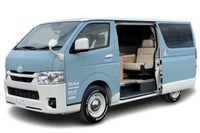 「レクビィソラン」（オプション塗装車）
