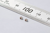 車載市場向け2012Mサイズ（2.0×1.25ｍｍ）/定格電圧50Ｖdcにおいて静電容量10µFの積層セラミックコンデンサ