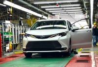 トヨタの米インディアナ工場がハイブリッド車生産100万台。『シエナ』がラインオフ