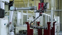 豊田自動織機がユニバーサルロボットの協働ロボットをエンジン工場に導入