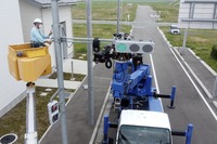 零式人機 ver.2.0：交通信号機等の取替作業（福島ロボットテストフィールドでの実証試験）