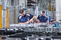 BMWグループが第6世代「BMW eDrive（Gen6）」用高電圧バッテリーの生産を本格化