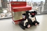 大阪・関西万博会場で、抽選でもらえるダイハツ e-SNEAKER のミニカー