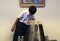パスタを使った橋の模型を作る設計体験