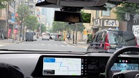 この時点では、フロントガラスの前方に歩行者は見えていない。
