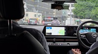 前の車やスクーターについて、右折し日比谷通りへ。
