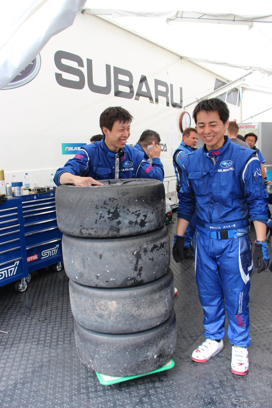 【ニュル24時間】レース中にも進化見せた! スバル ディーラーメカニックの活躍