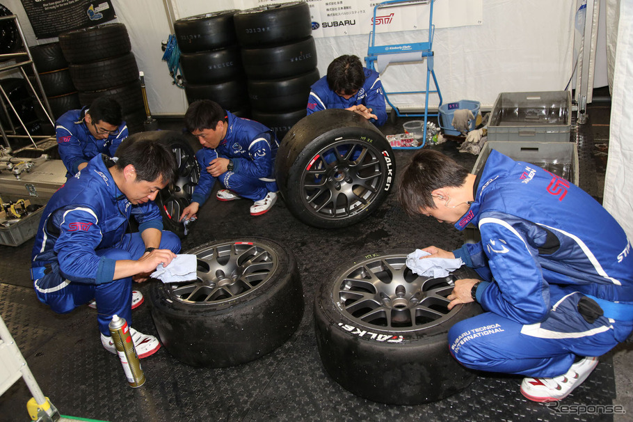 【ニュル24時間】レース中にも進化見せた! スバル ディーラーメカニックの活躍