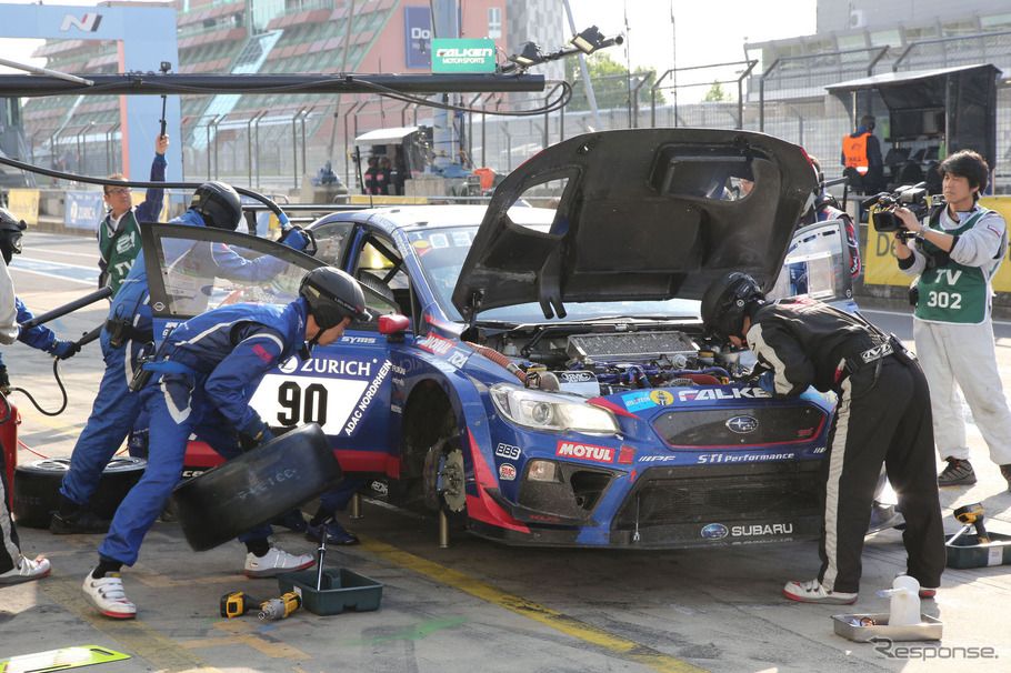【ニュル24時間】レース中にも進化見せた! スバル ディーラーメカニックの活躍