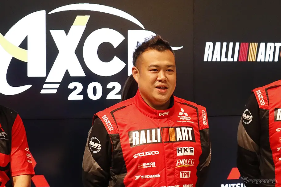 優勝した112号車のドライバーのチャヤポン・ヨーター選手