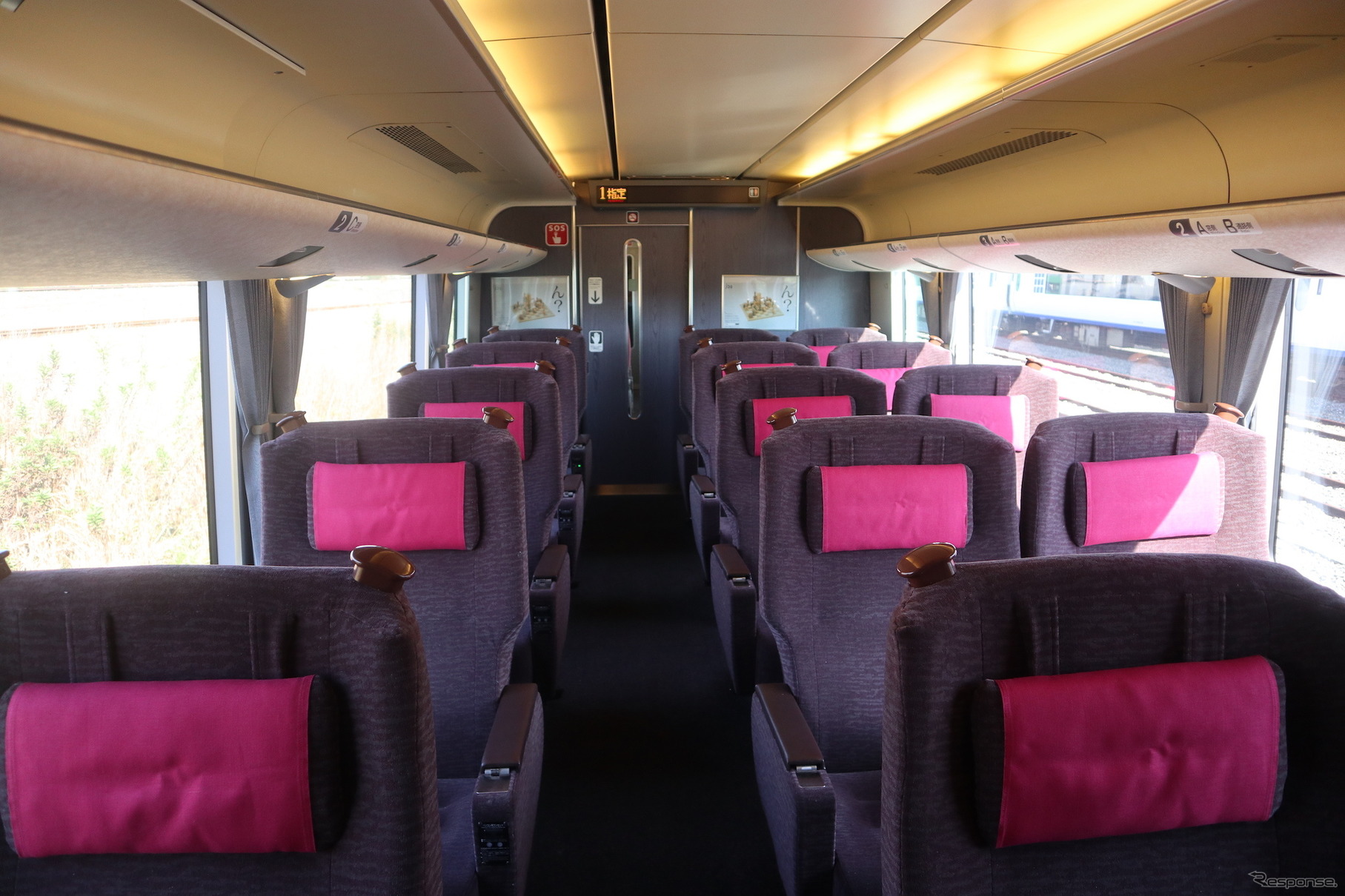 2019年4月1日から梱包なしの刃物類は、JRの旅客列車では持込み禁止となる。写真はJR西日本289系特急型電車のグリーン車車内。