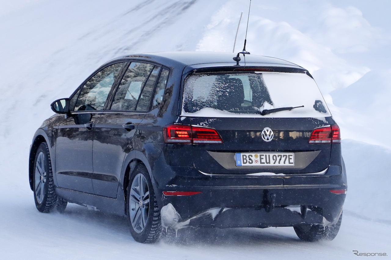 VW ID. ブランドの新型クロスオーバー車プロトタイプ（スクープ写真）