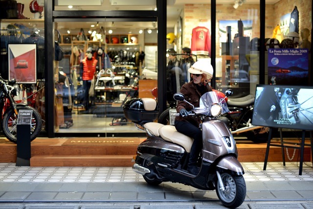 バイクやクルマをエレガントに楽しむ、大人のための「モーターファション」を提案するモトーリモーダ（東京都中央区銀座8-16-6-1F）