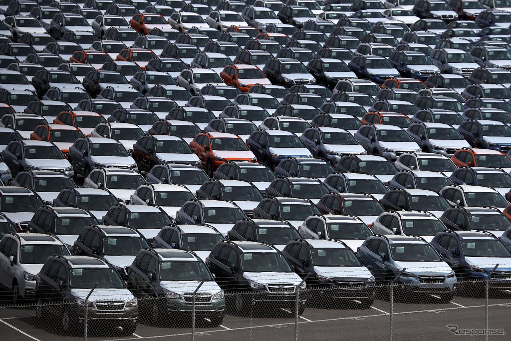 カリフォルニアの港の新車　(c) Getty Images