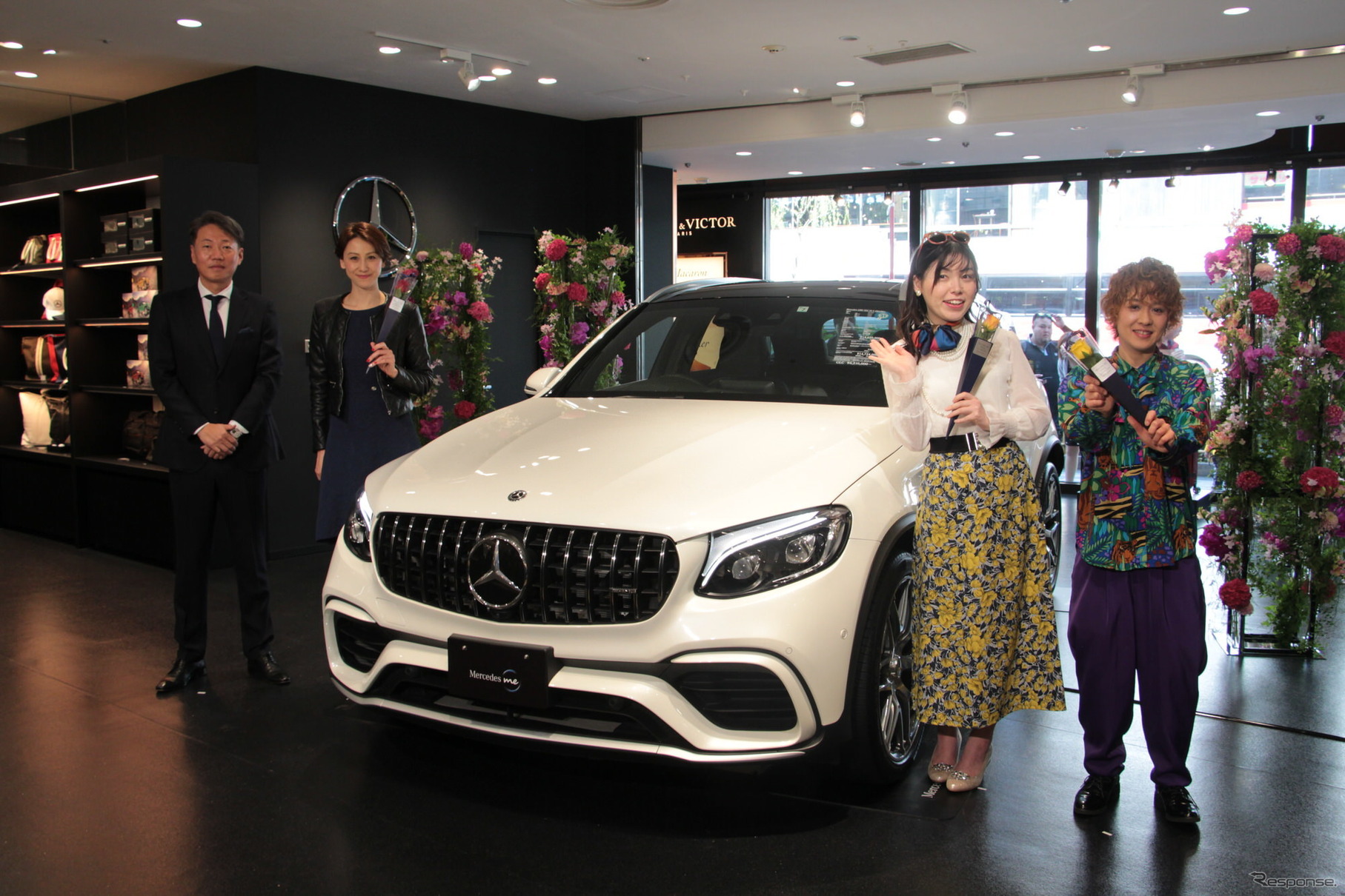 メルセデス・ベンツ日本 上野金太郎社長、道端カレン、尼神インター・誠子、渚（左から）