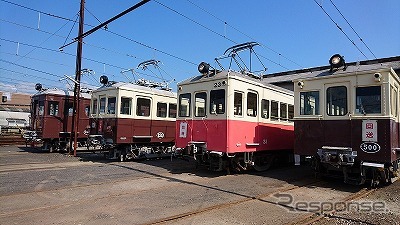 仏生山検車区に勢揃いした、ことでんに残るレトロ電車。左から300号、120号、23号、500号。