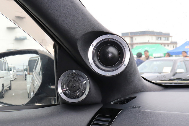 スコーカーの取り付け例(製作ショップ:サウンドステージ)。